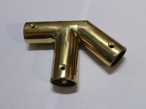 RACCORDO 3 VIE INCLINATO PER TUBOLARE IN OTTONE MASSICCIO